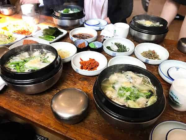 写真：韓国東岡病院研修での食事