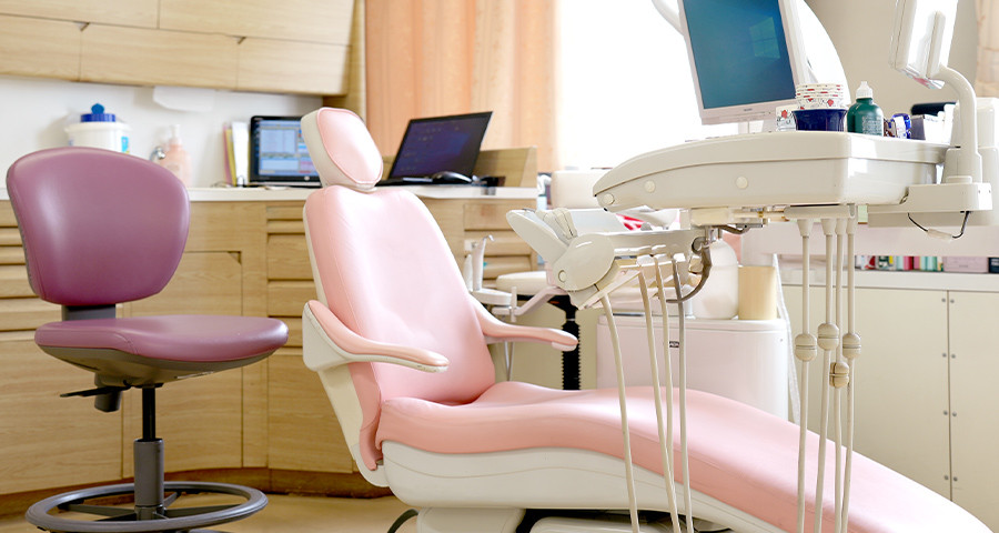 歯科の診察室と診察台