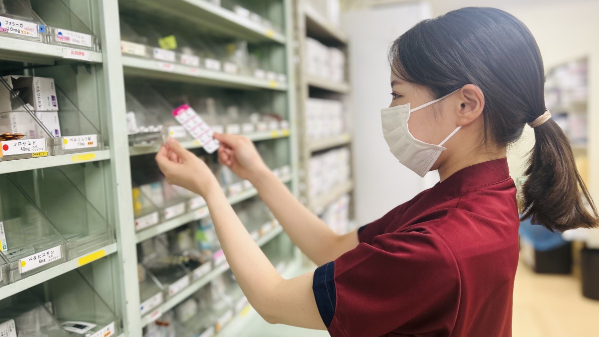 写真：薬剤科の業務中の様子